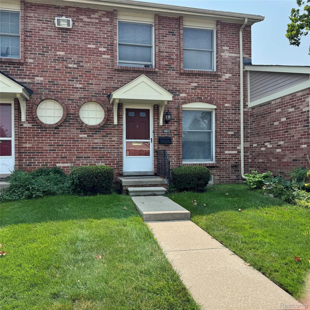 19812 Great Oaks Circle 371, Clinton charter township