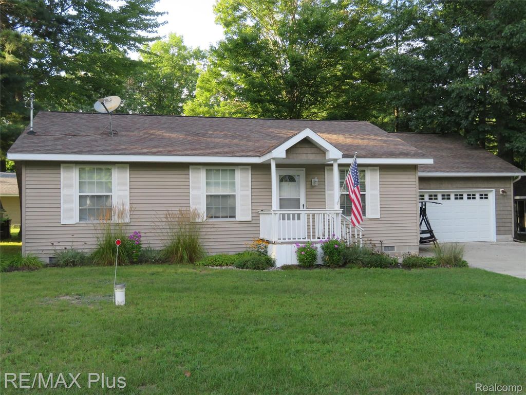 10369 W Higgins Lake Drive, Lyon township