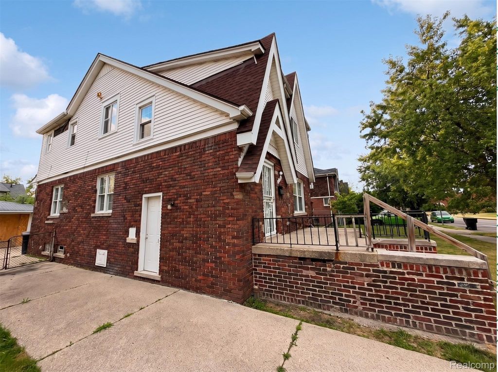 8151 Rolyat Street, Detroit city
