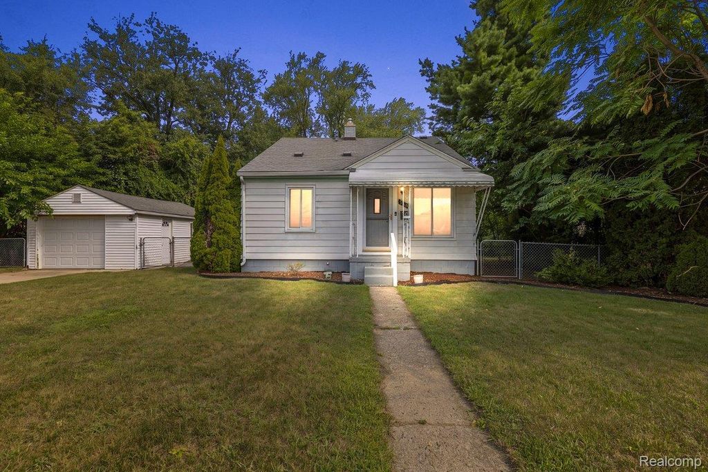 555 Donald Avenue, Clawson city