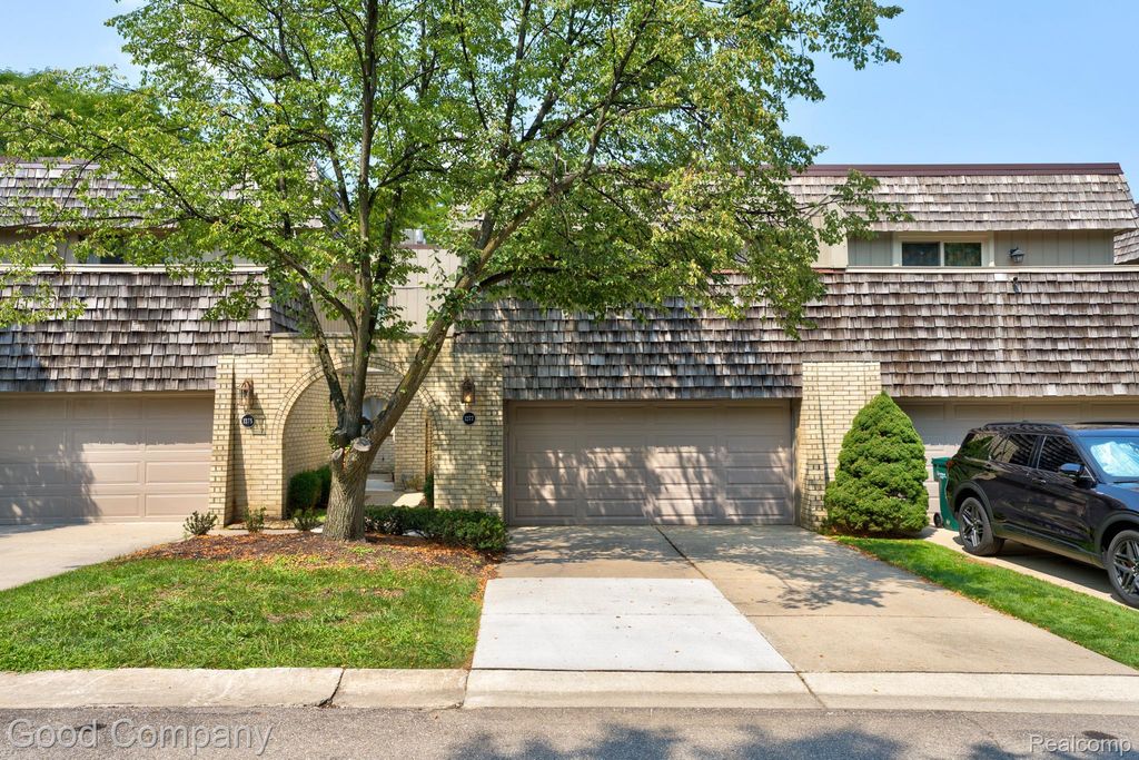 1277 Oakwood Court, Rochester Hills city