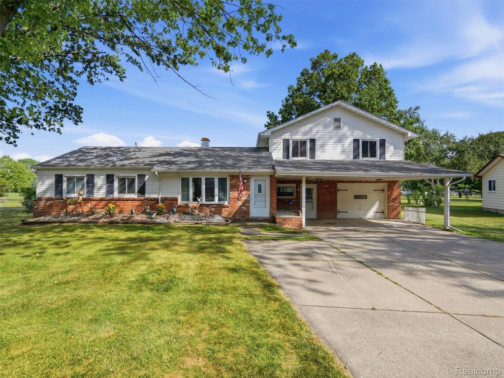 2542 Hearthside Drive, York charter township