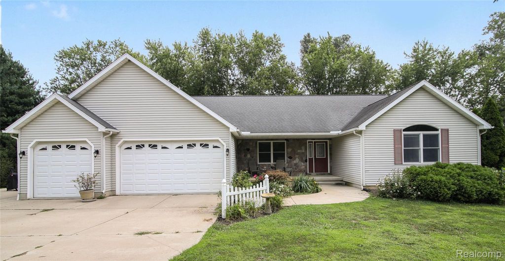 11002 Adams Drive, Clinton township