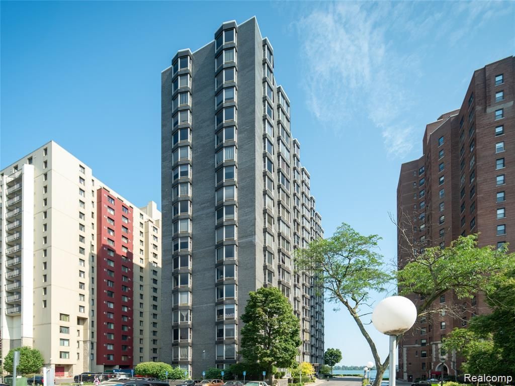 8200 E Jefferson Ave #1703, Detroit