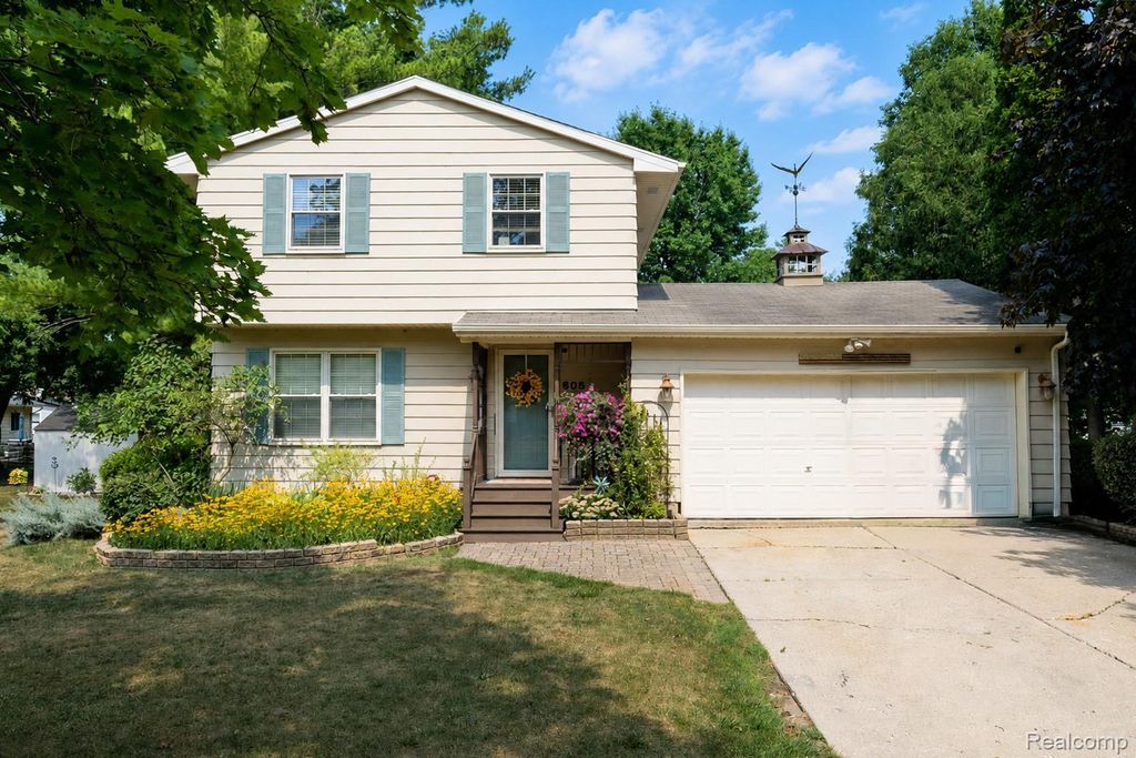 605 Autumn Drive, Flushing