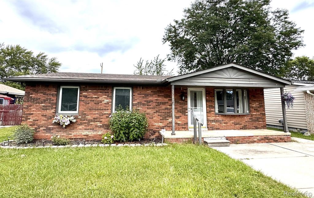 37197 Jefferson Avenue, Harrison charter township