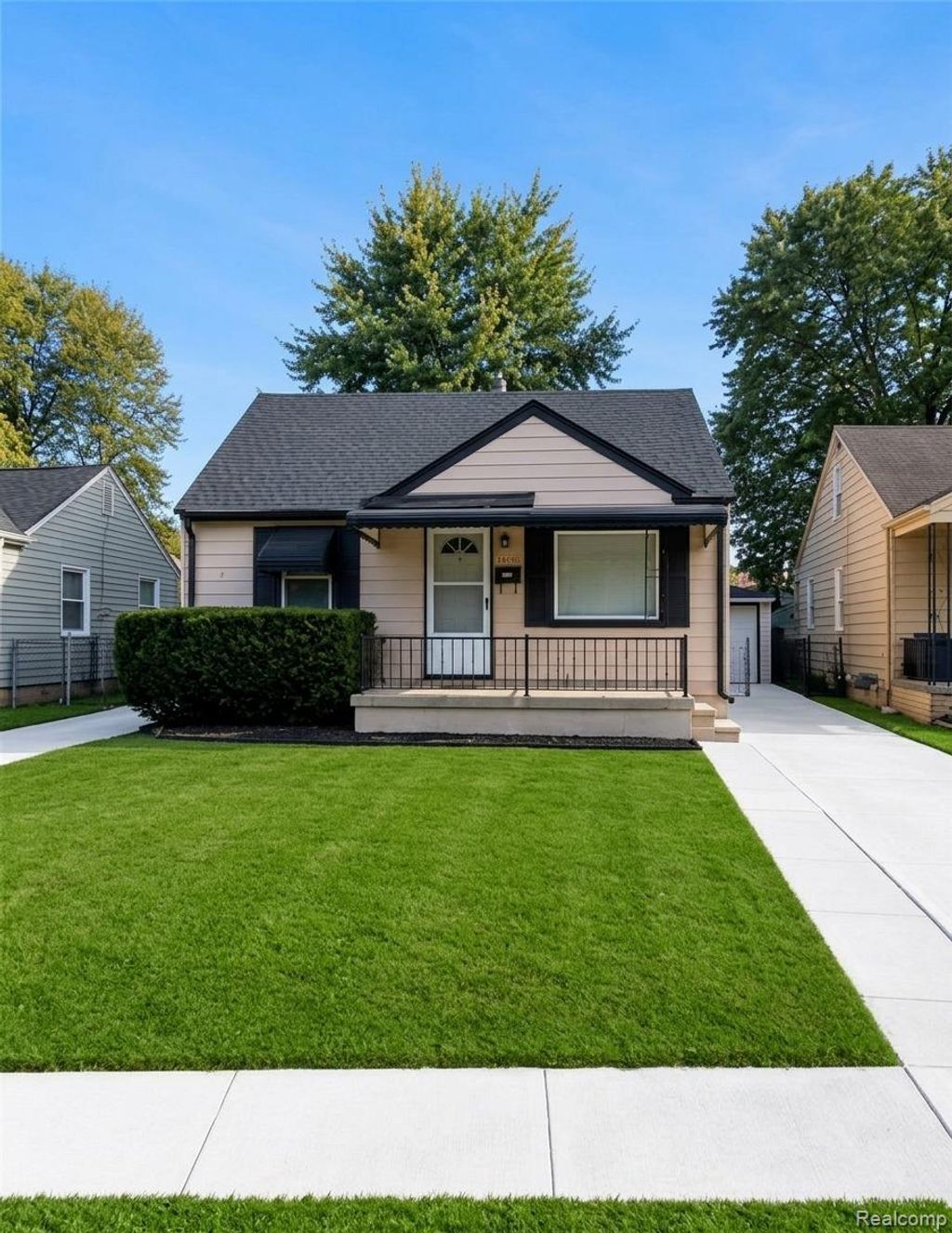 12760 Sarsfield Avenue, Warren city