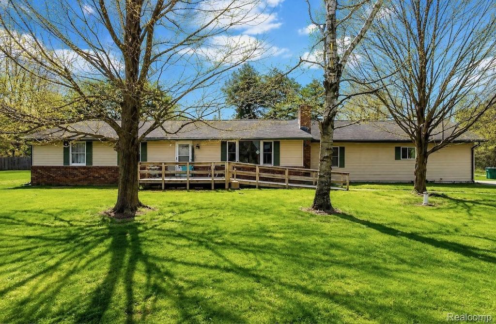 140 Larson Road, Attica township