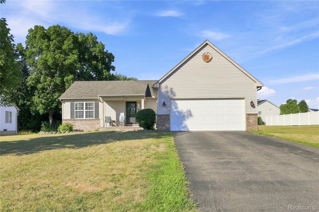 8074 Bradbury Lane, Mundy township