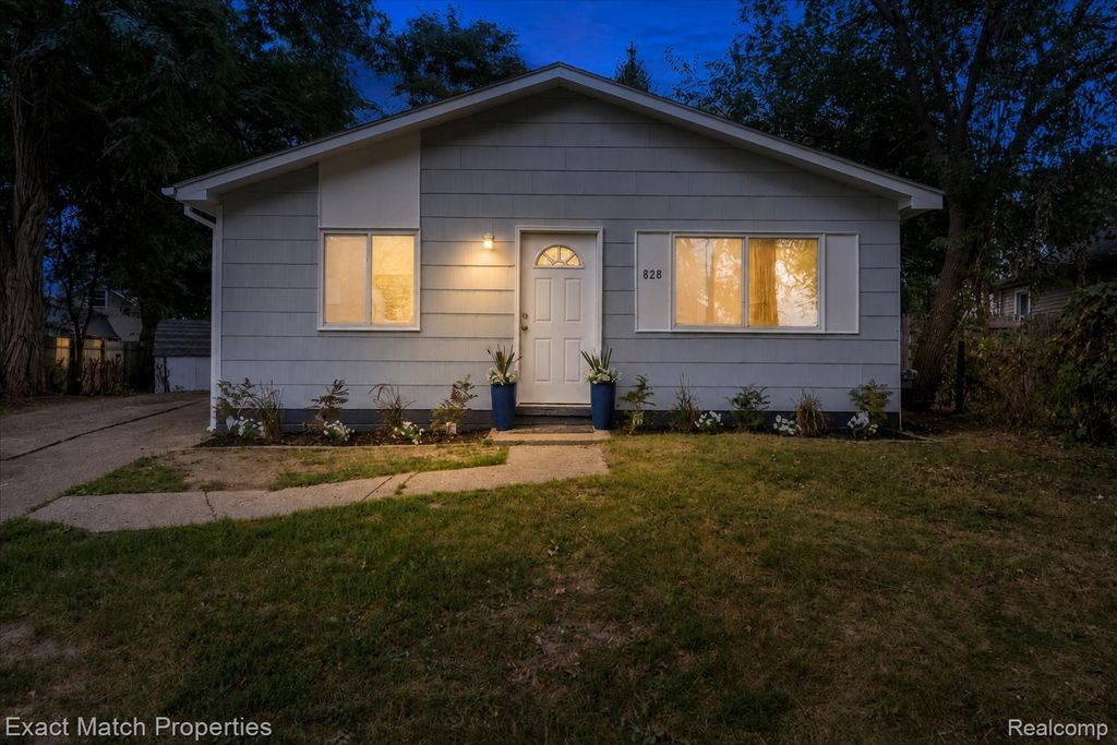 828 Sarasota Avenue, Pontiac