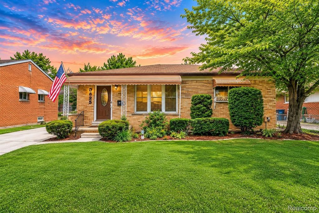 8435 Francine Street, Warren city