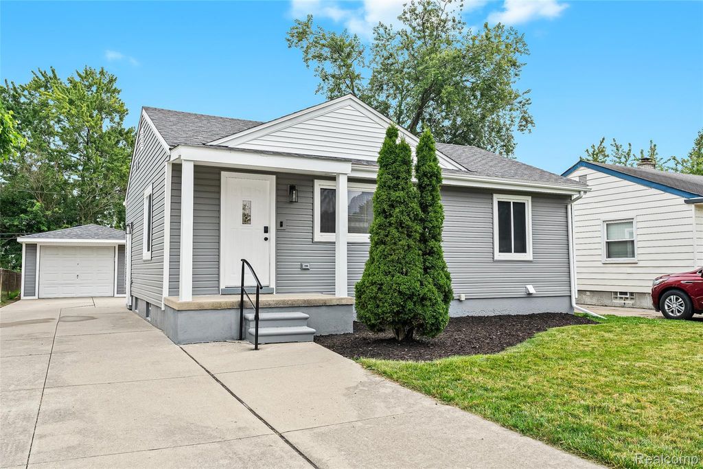 28459 Rosslyn Avenue, Garden City city