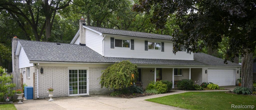 9180 Stone Road, Clay township