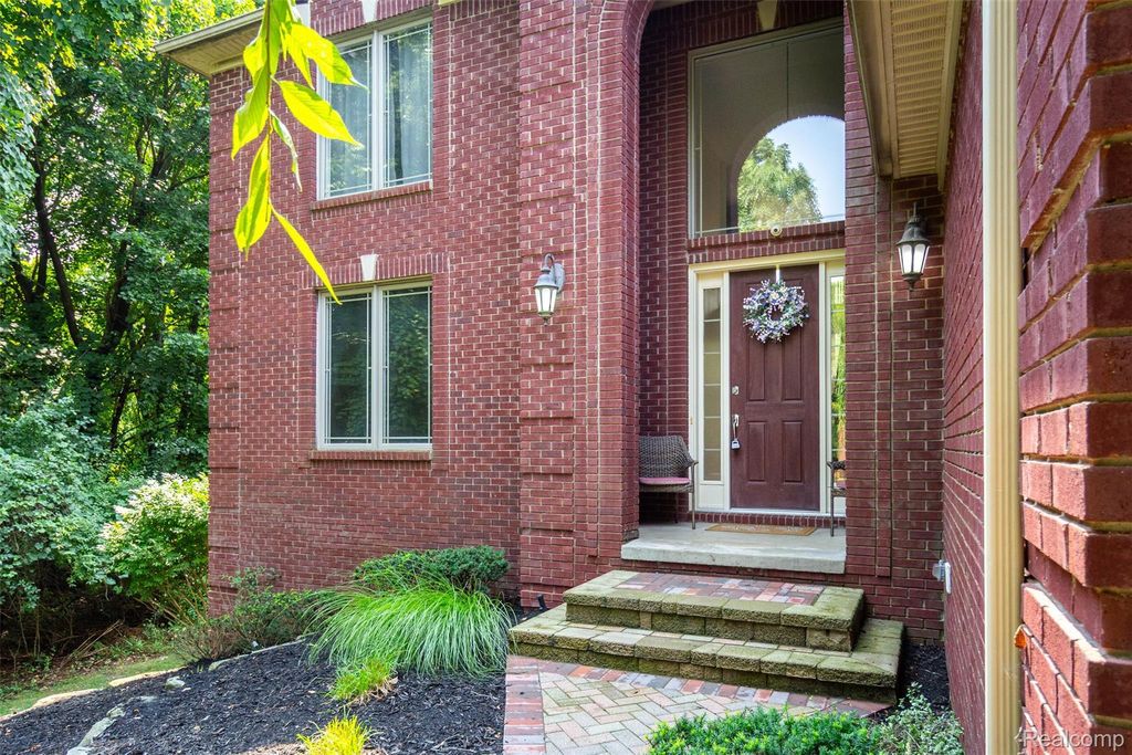 32393 Maria Court, Livonia city