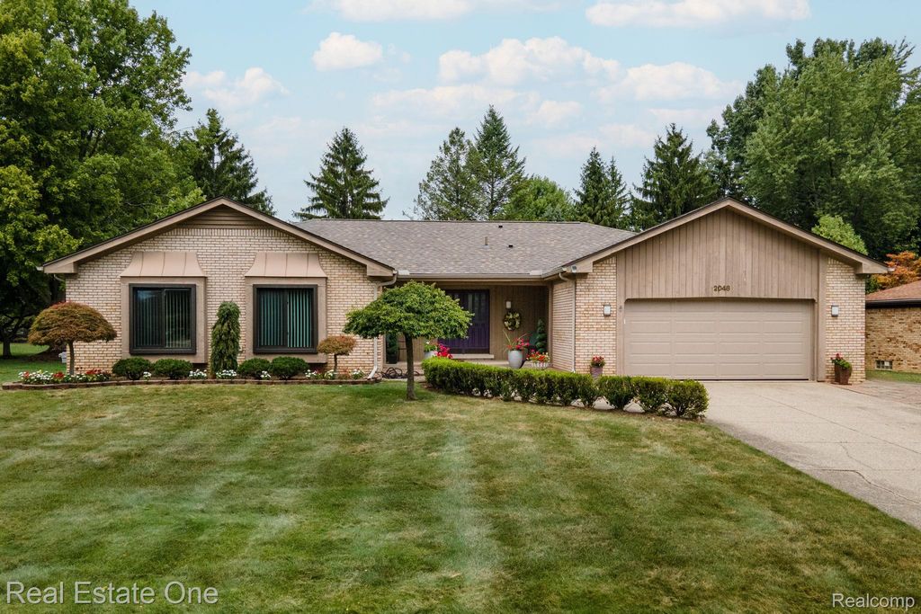2048 Connolly Drive, Troy