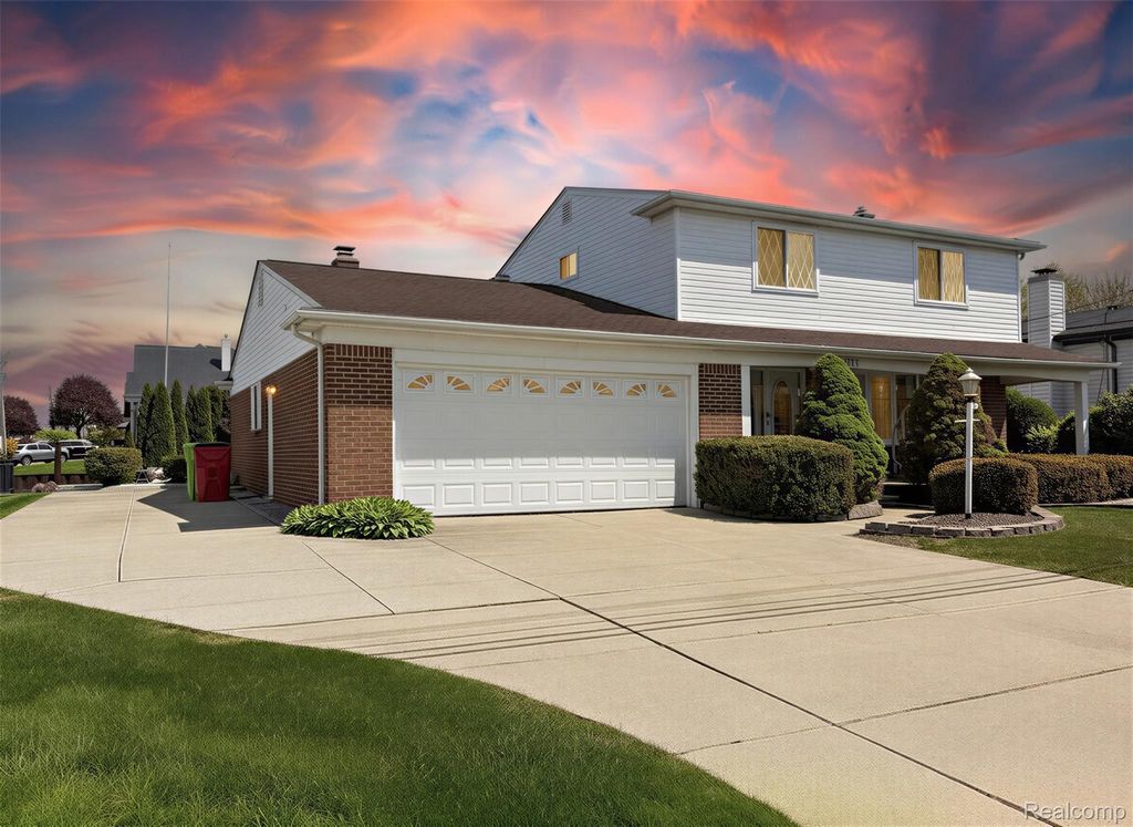 29531 N Seaway Court, Harrison charter township
