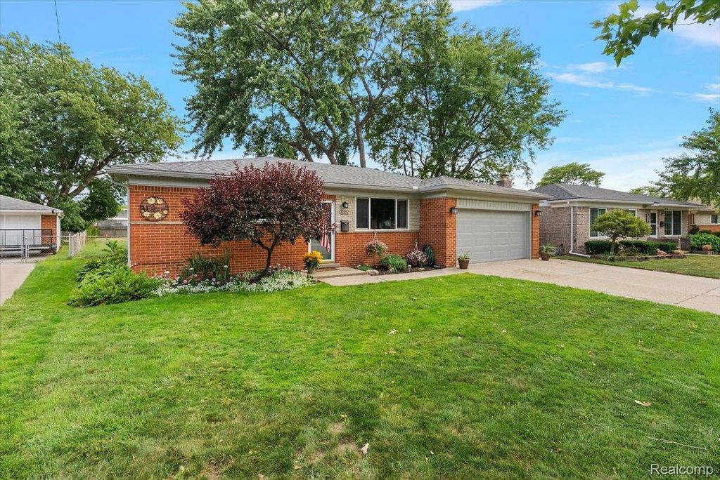 31182 Tecla Drive, Warren city