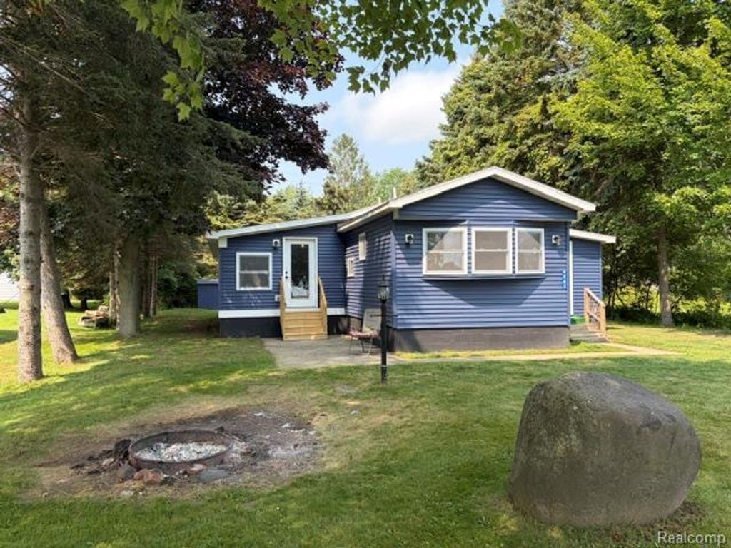 4043 Beacon Hill Drive, Port Hope village