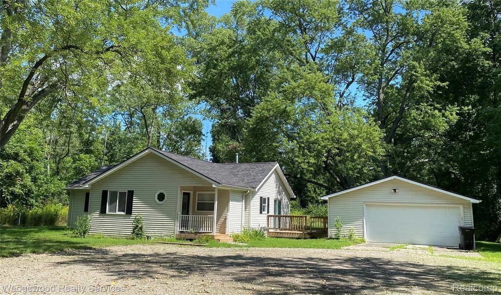 364 James Court, Lake Orion village