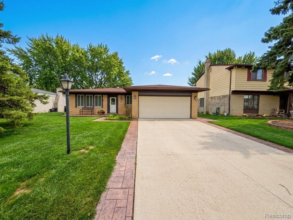 38218 Douglas Drive, Sterling Heights