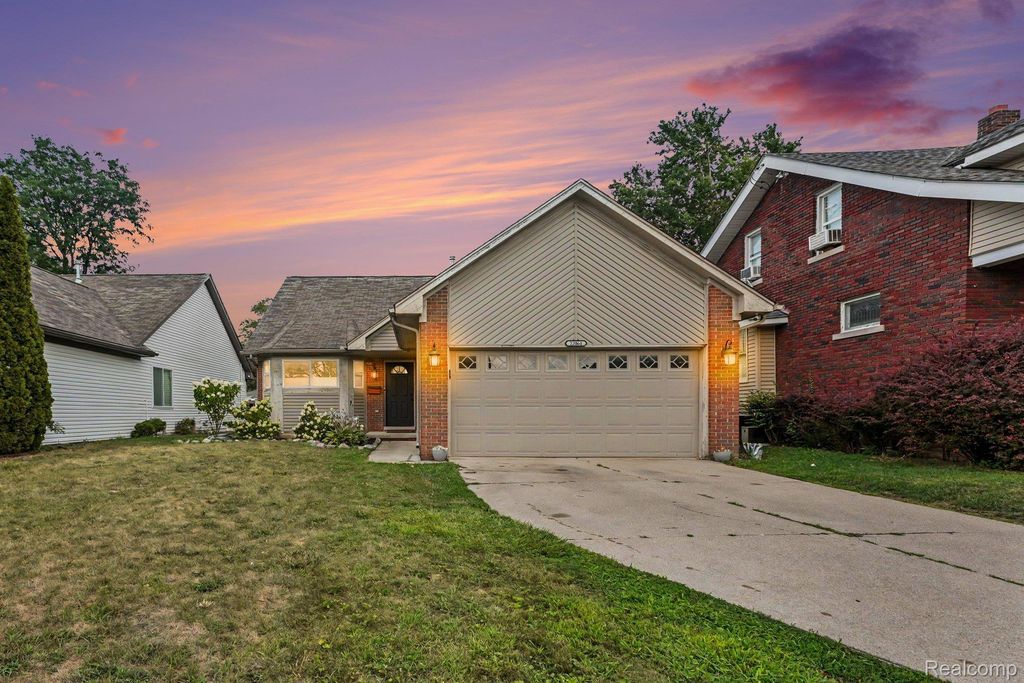 22064 Hayes Avenue, Eastpointe city