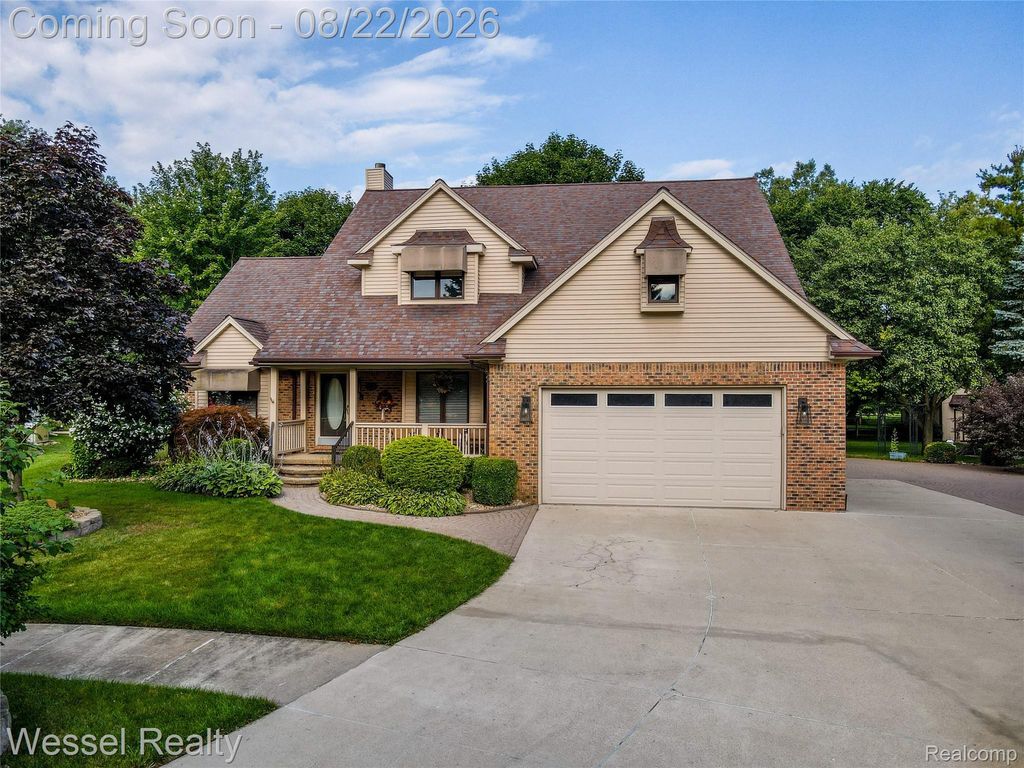 12211 Mentz Drive, Bruce township