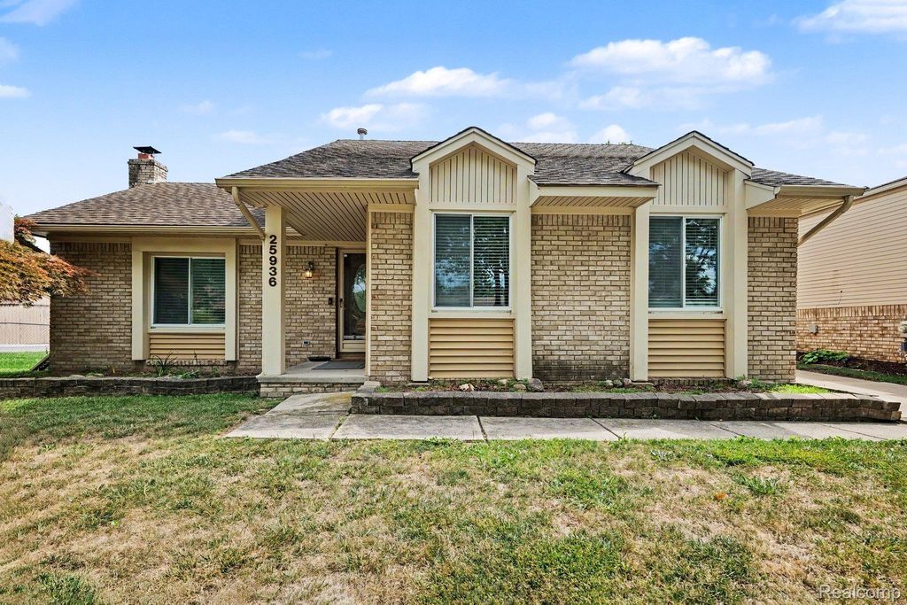 25936 Rose Street, Chesterfield township
