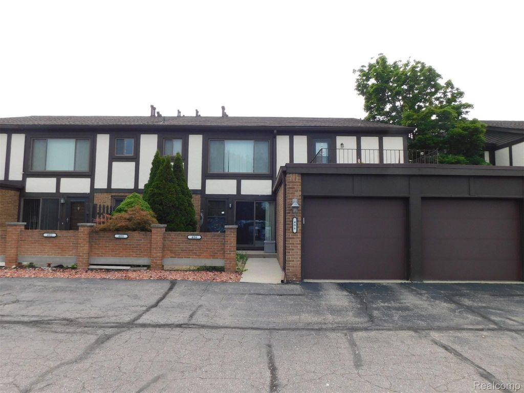 406 Country Club Drive 66, St. Clair Shores