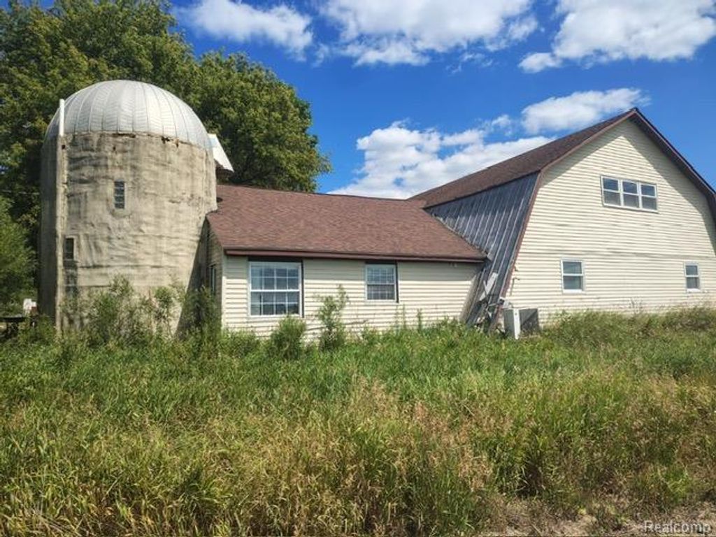 9436 E Bennington Road, Vernon village