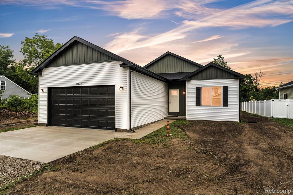 13330 Strong Boulevard, South Rockwood village