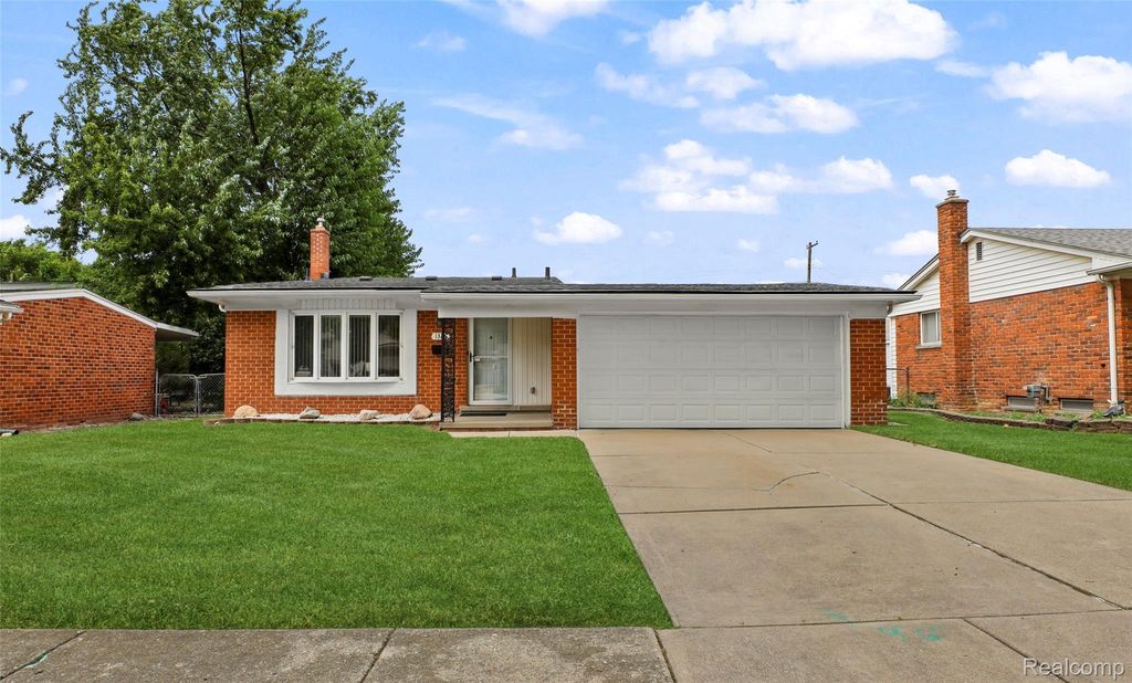 1326 W Elmwood Avenue, Clawson