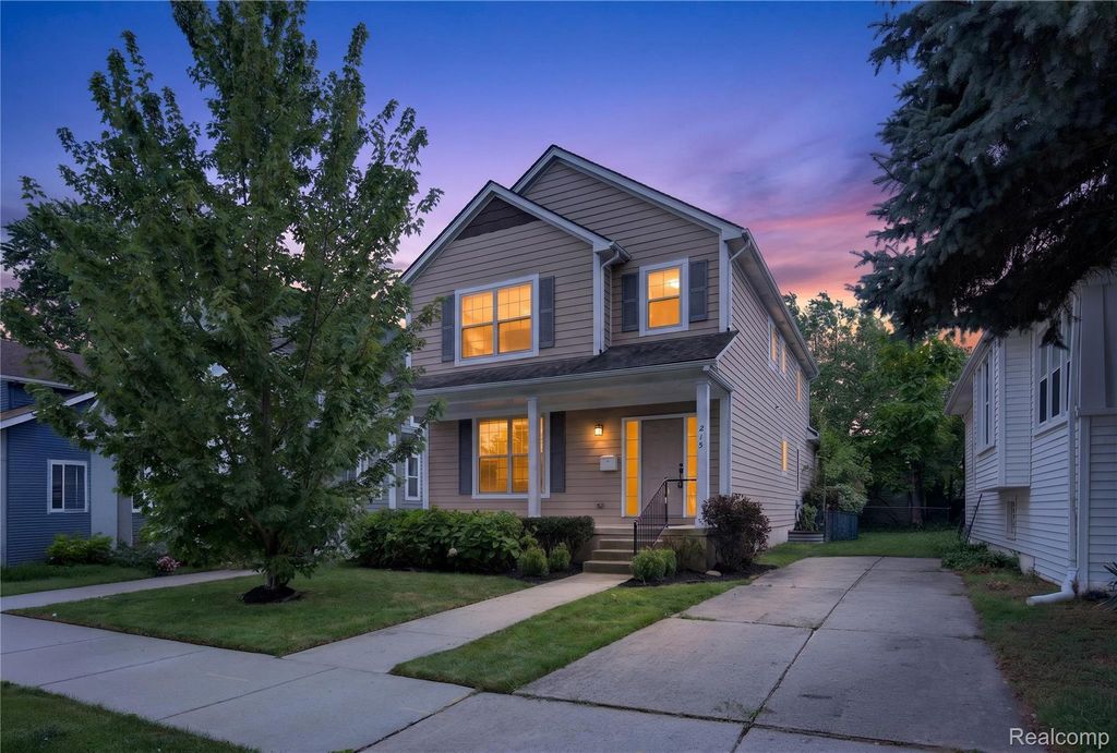 215 La Plaza Court, Royal Oak