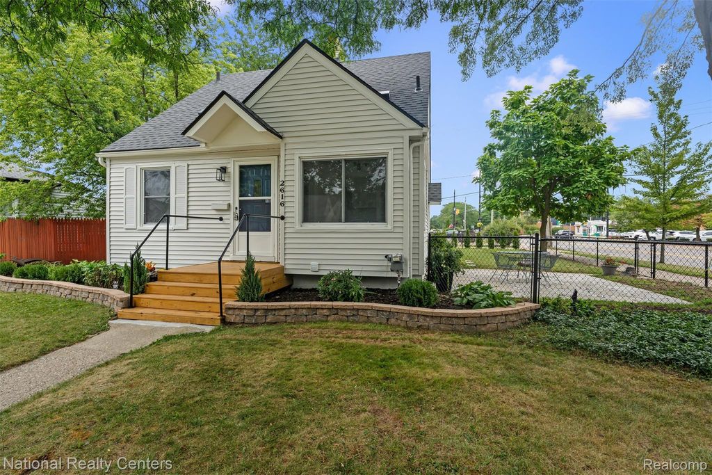 2616 Kenmore Road E, Berkley city