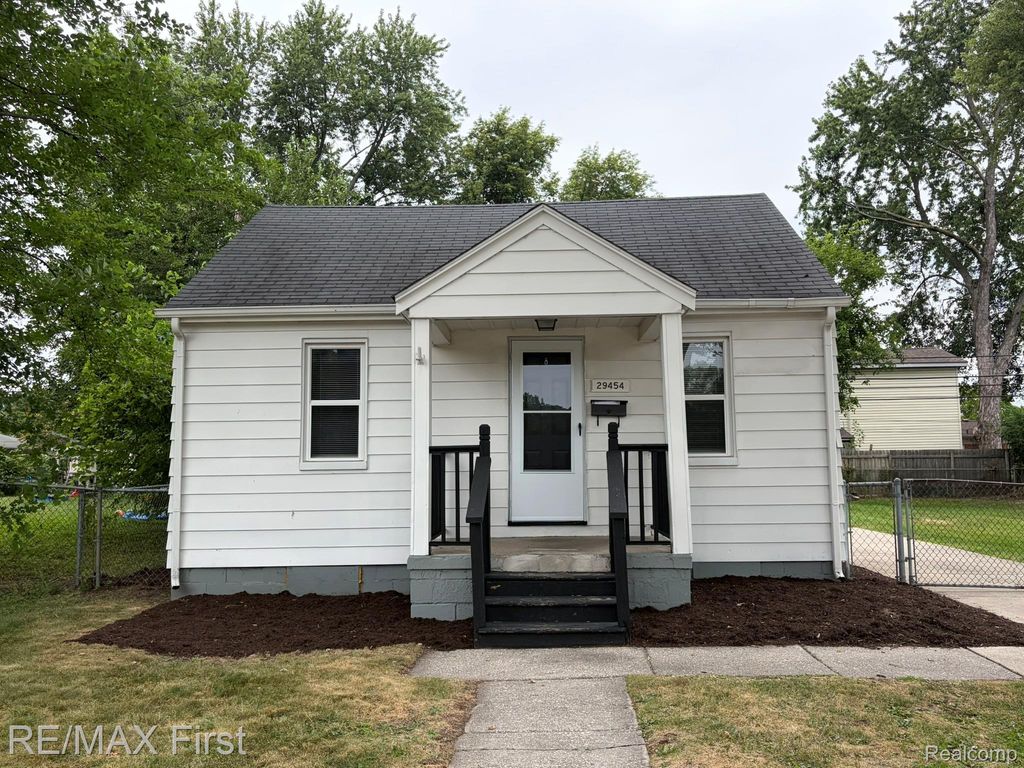 29454 Maplewood Street, Garden City city