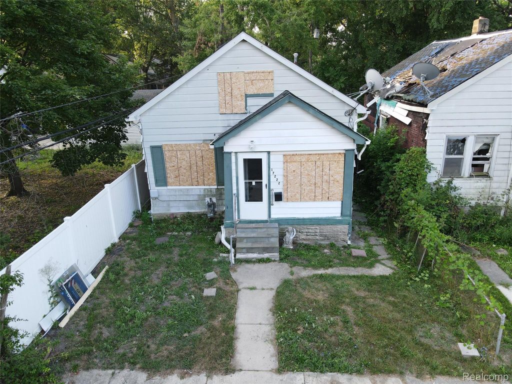 17222 Detroit Street, Detroit city