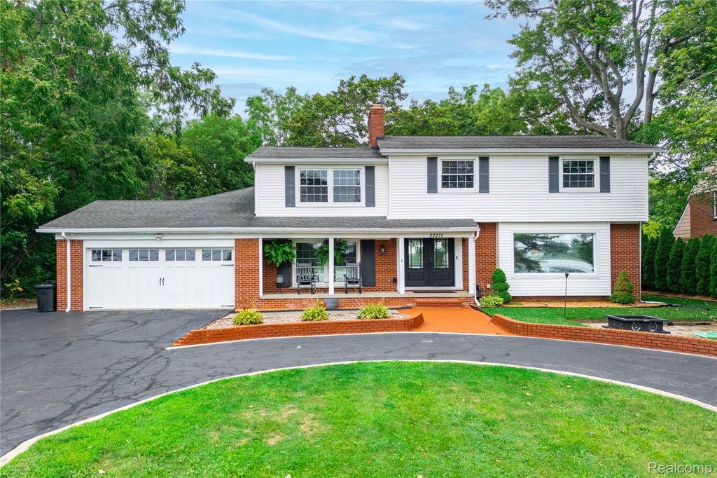 22271 West River Road, Grosse Ile township