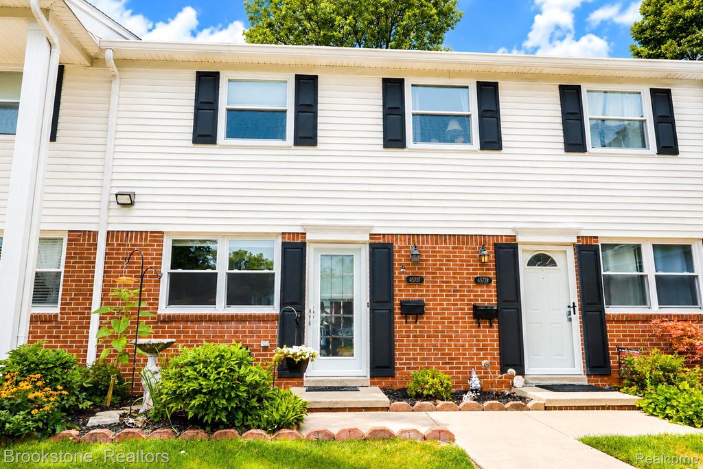 45737 Kensington, Utica