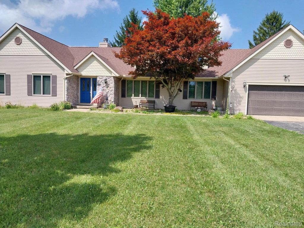 3581 N Burkhart Road, Howell township