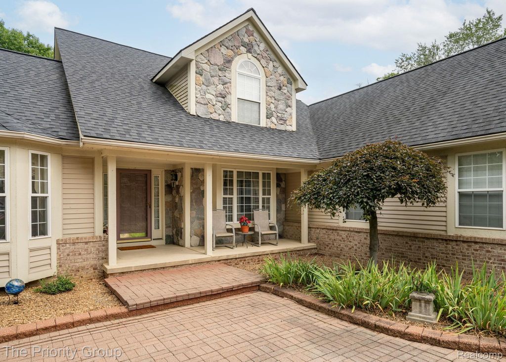 1761 Twin Lakes Boulevard E, Oxford