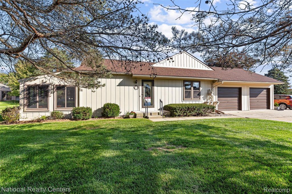 12237 Cambridge 1, Green Oak township