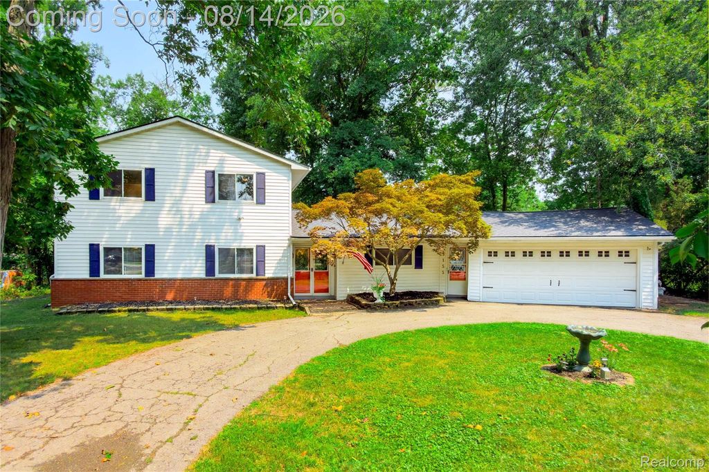 25155 Dallas Court, Grosse Ile township