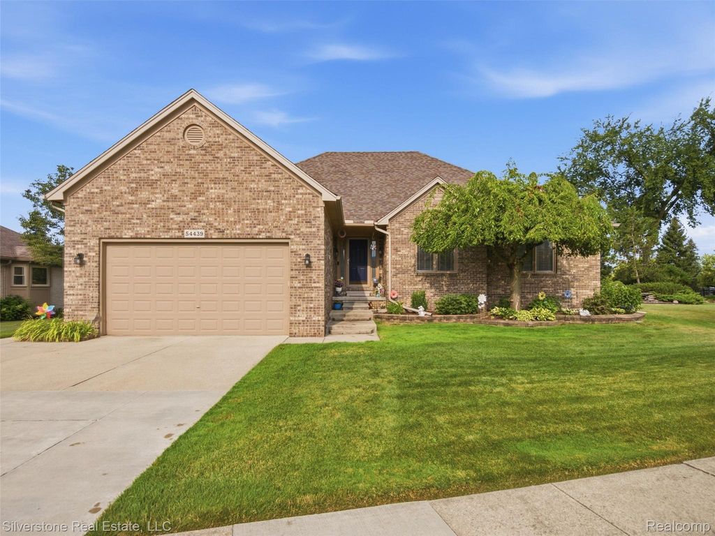 54439 Nicholas, Macomb township