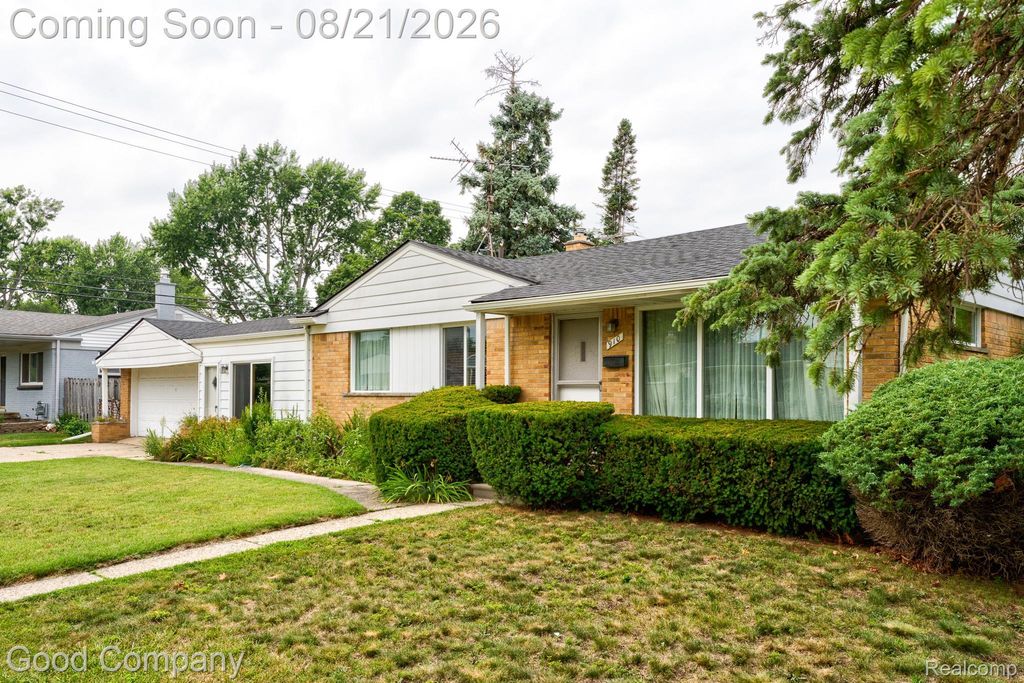 910 School Street, Clawson