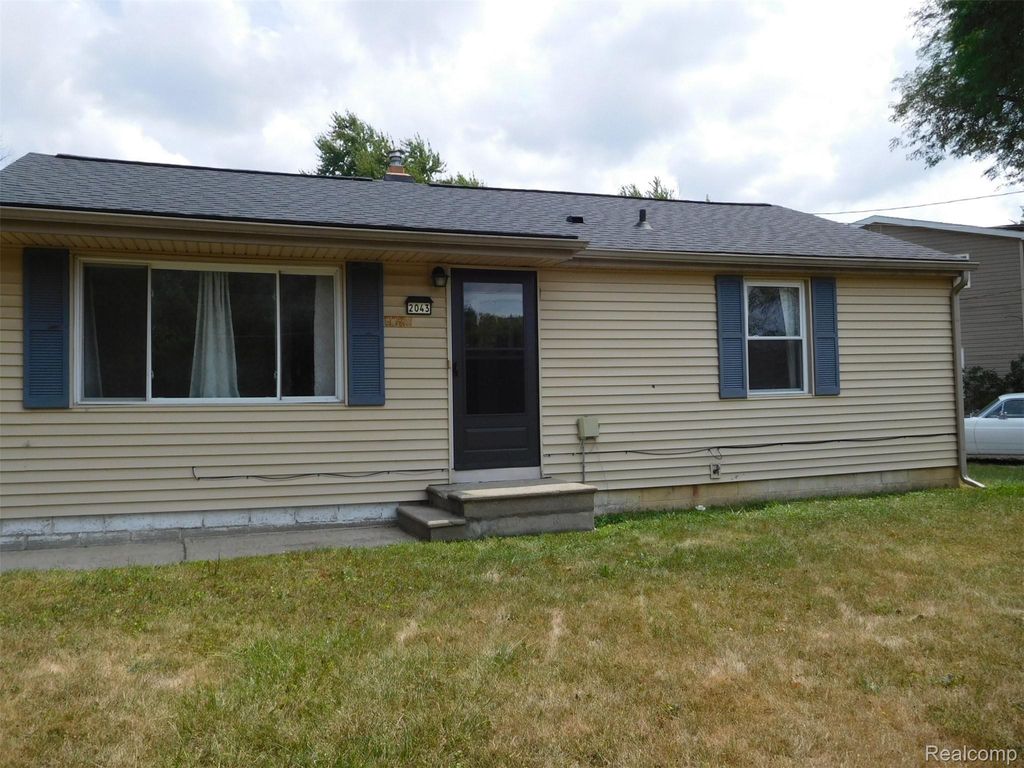 2043 Hillsdale Drive, Davison township