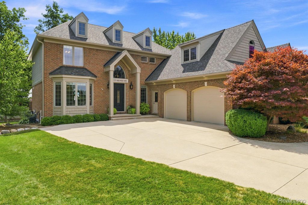 2253 Renee Drive, St. Clair township