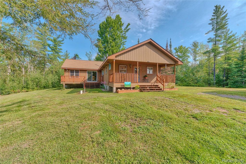 376 N Abbe Road, Comins township