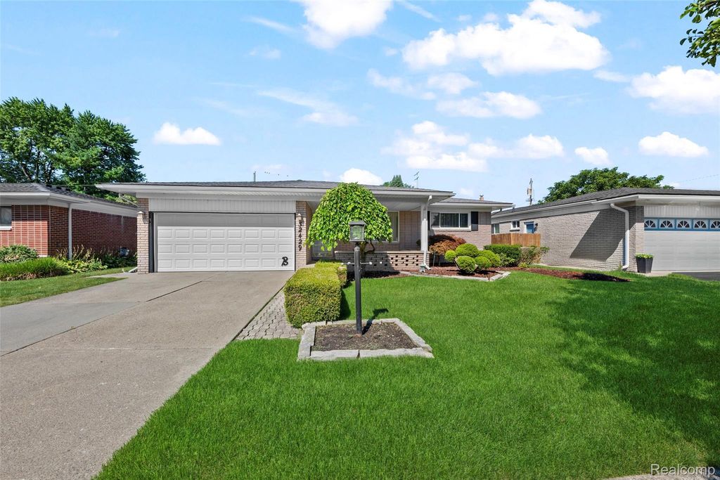 32429 Whitley Circle, Warren city