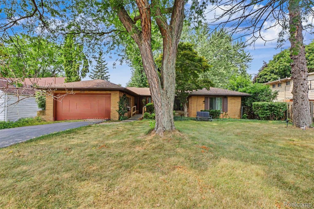 3216 Circle Drive, Flint city