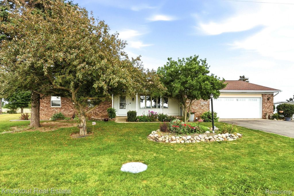 3301 S Quanicassee Road, Denmark township