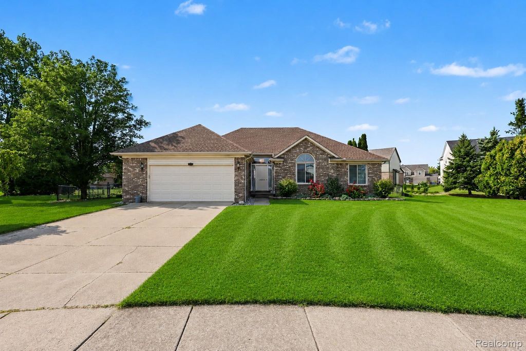 28355 Gamble Road, Chesterfield township